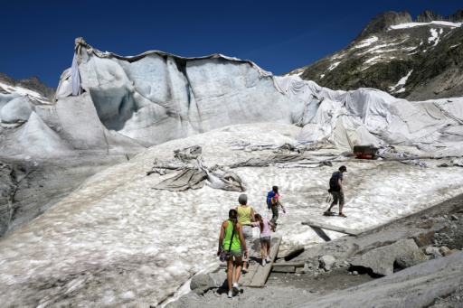 Blankets cover Swiss glacier in vain effort to halt icemelt