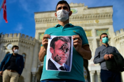 Erdogan doubles down in backlash against Macron's Islam comments.jpg