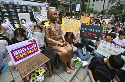 South Korean court orders Japan to compensate former sex slaves.jpg