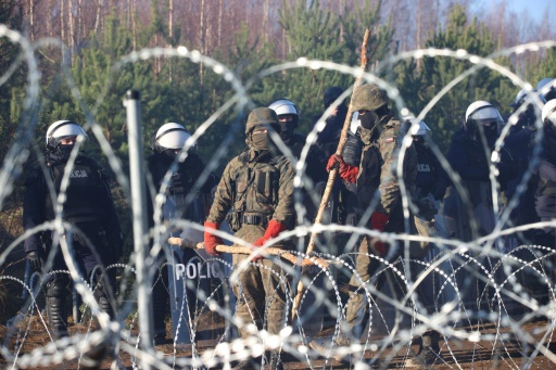 Polish PM accuses Putin of masterminding Belarus migrant 'attack'