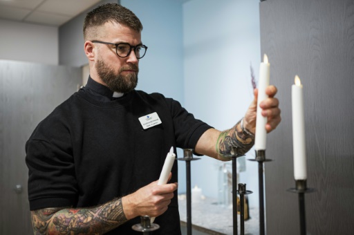 Sweden's 'crossfit priest' heals body and soul on Instagram