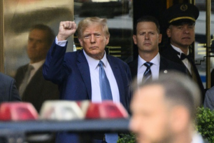 Prosecutors tell Trump lawyers he is target of classified docs probe.jpg