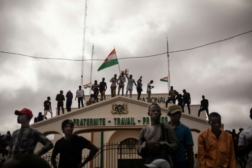 Ousted Niger leader calls for help as junta warns against intervention