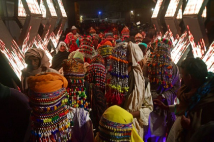 Mass Hindu wedding defies poverty and persecution in Pakistan.jpg Mass Hindu wedding defies poverty and persecution in Pakistan.jpg