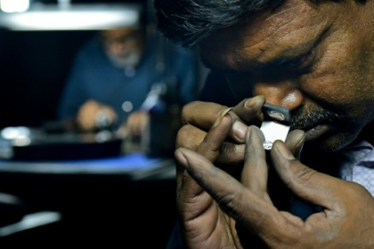 Lab-grown diamonds put natural gems under pressure.jpg Lab-grown diamonds put natural gems under pressure.jpg