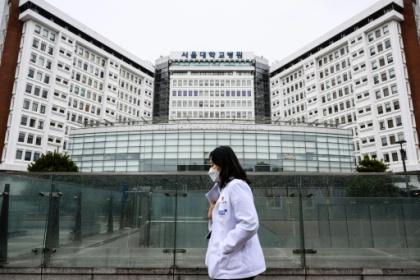 S. Korea seeks talks with striking medics as return to work deadline looms.jpg