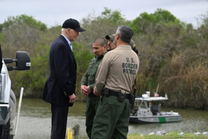 Trump and Biden trade barbs on rival US-Mexico border visits.jpg