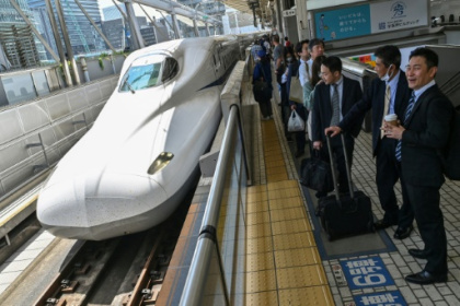 Snake on a train delays Japanese bullet service.jpg Snake on a train delays Japanese bullet service.jpg