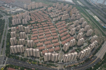 China waits anxiously for economic plan as gloom reigns.jpg