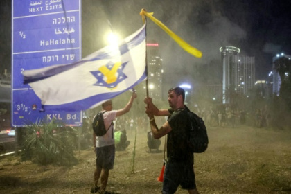 Israeli protesters step up push for Gaza truce deal.jpg