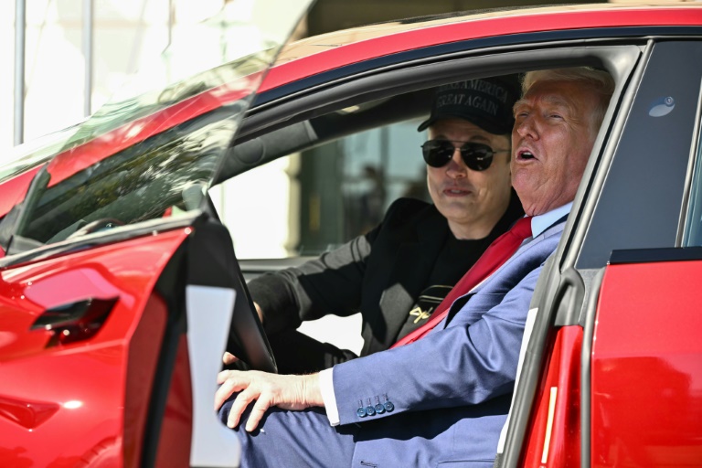 Tesla's EU sales plunge as Musk takes flak