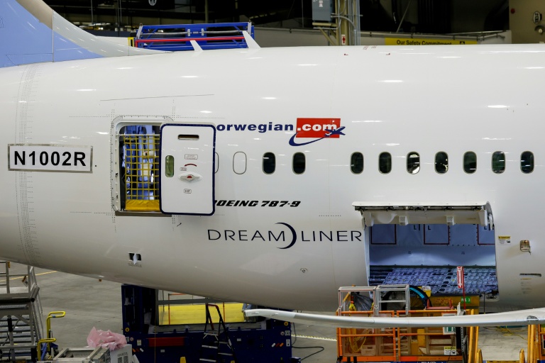 Boeing annual orders top Airbus for first time since 2018