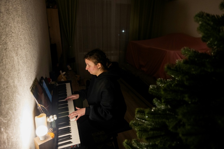 Deprived of heating, Kyiv enters survival mode to beat big freeze