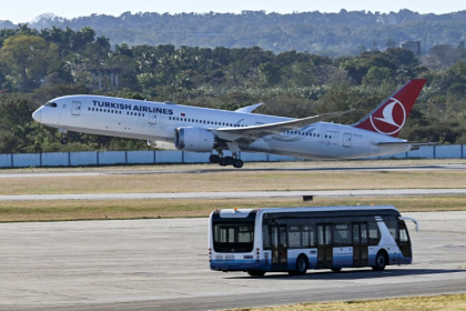 Long-haul flights will no longer be able to refuel in Cuba - YAMIL LAGE (AFP)